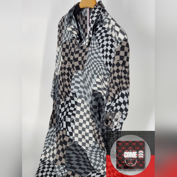 An Original Use Warped Checker Pattern Button T-Shirt - Picture 6 of 6